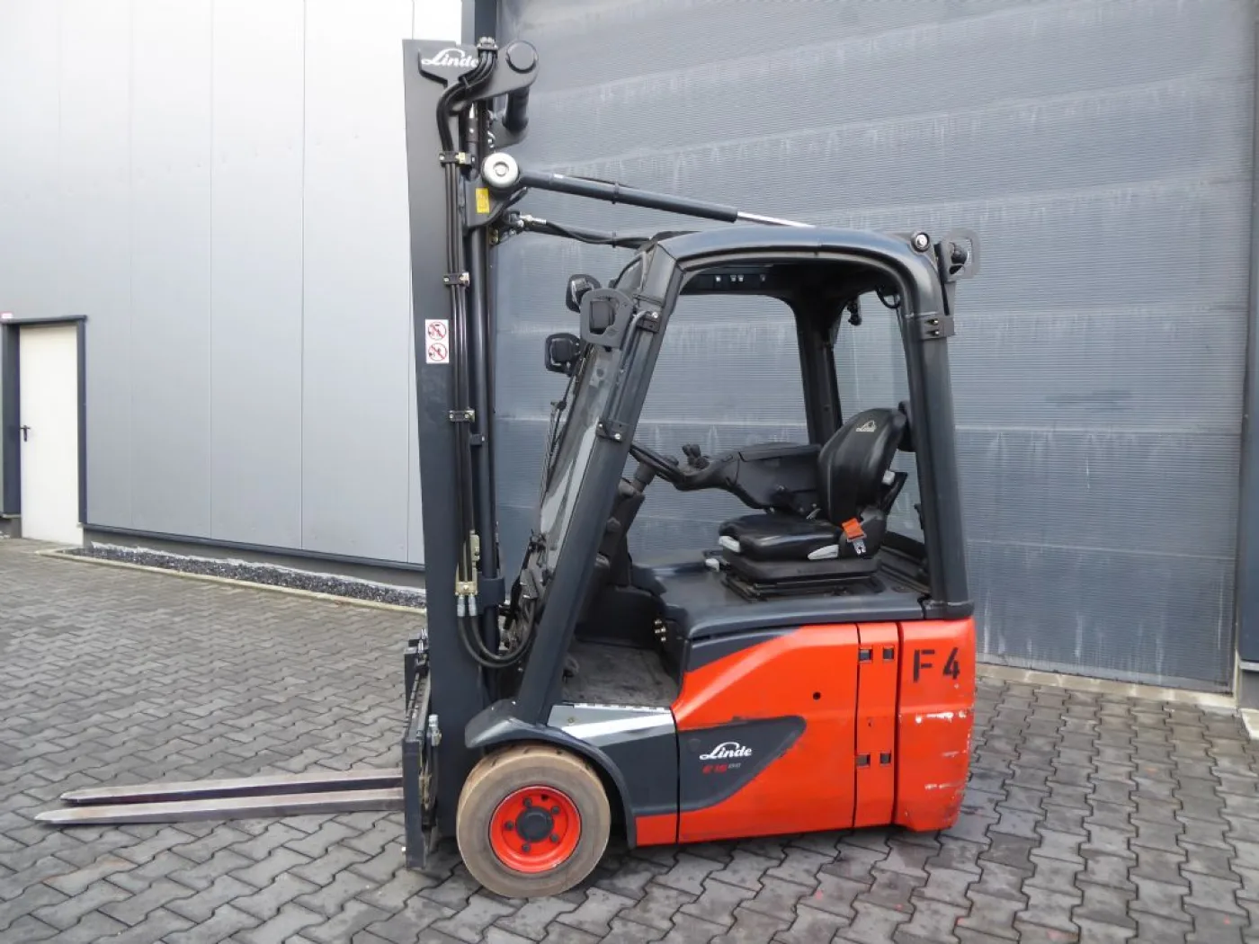Linde E15-02 - 5