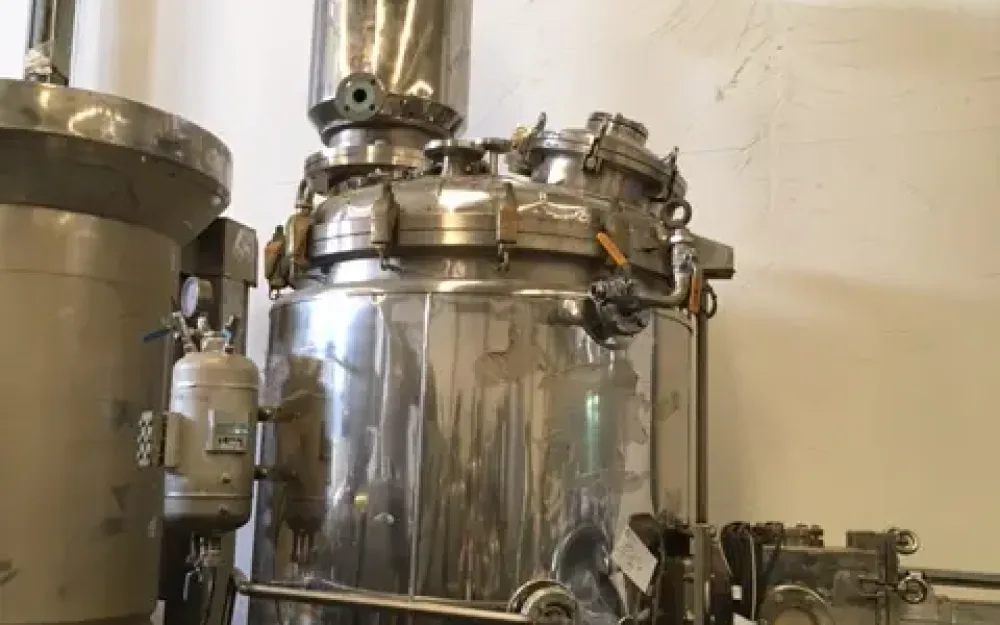 USED VERTICAL DRYER 1000 LITERS