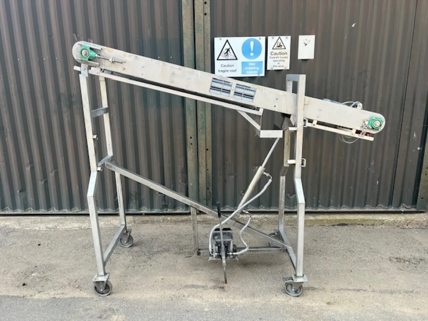 Incline Conveyor – Adjustable Height - 2