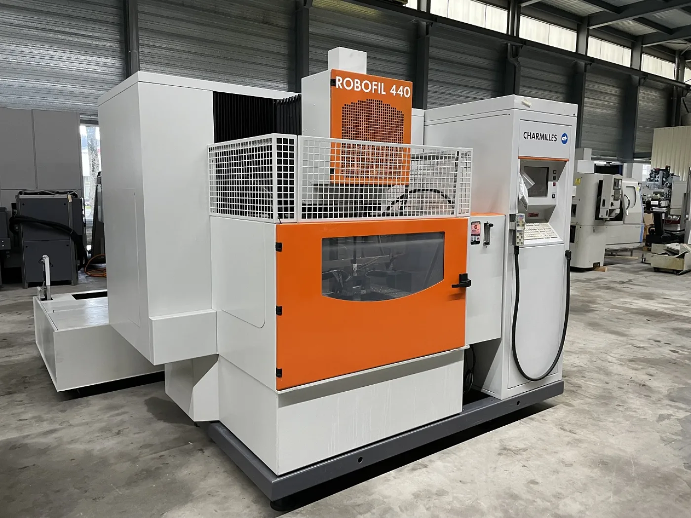 MACHINE A ETINCELER A FIL”CHARMILLES” ROBOFIL 440 - 2