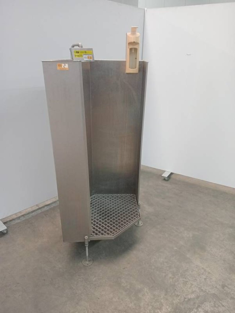 Apron wash cabinet