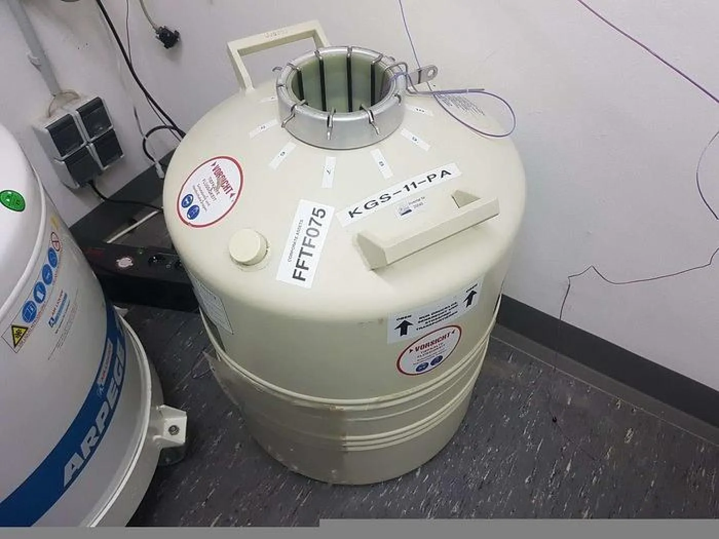 CONSARCTIC ABV48 Liquid Nitrogen Storage Vessel - 3