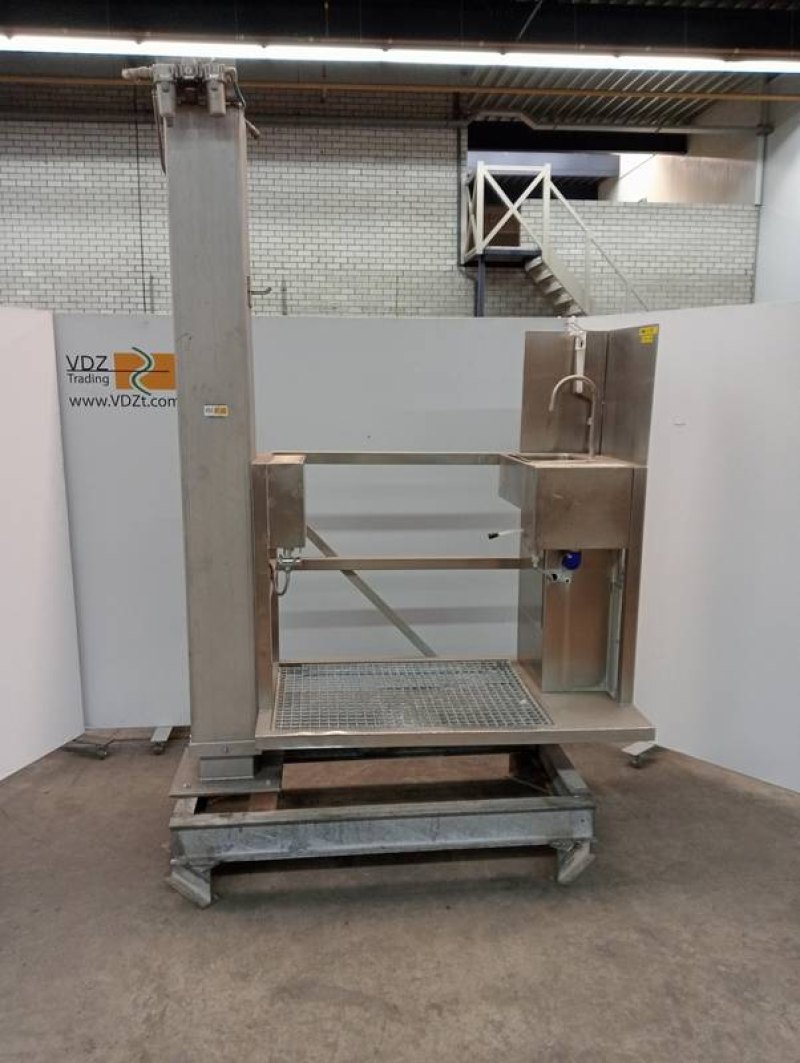 Platform movable