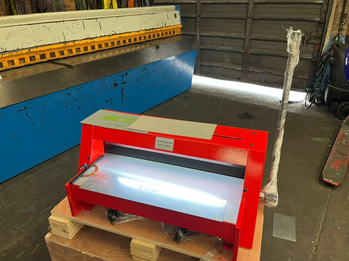 WNS Lever Guillotine 650mm x 1.25mm Capacity - WNS - W. Neal Services Ltd - 5