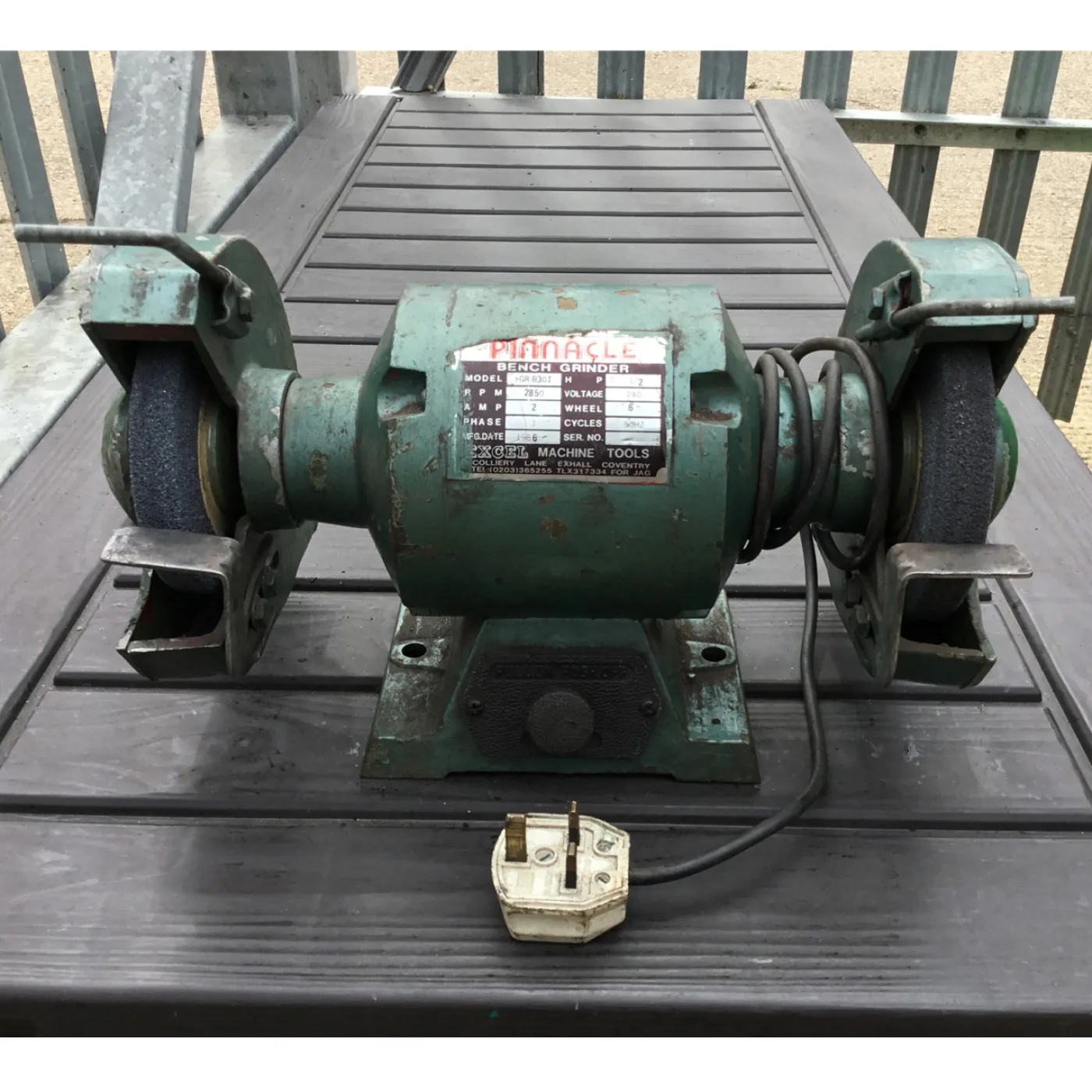 PINNACLE Double Ended Bench Grinder - WNS - W. Neal Services Ltd - 1
