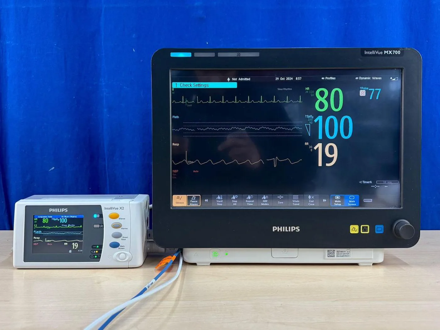 Philips IntelliVue MX 700 Patient Monitor With leads YOM: 2012 - 4