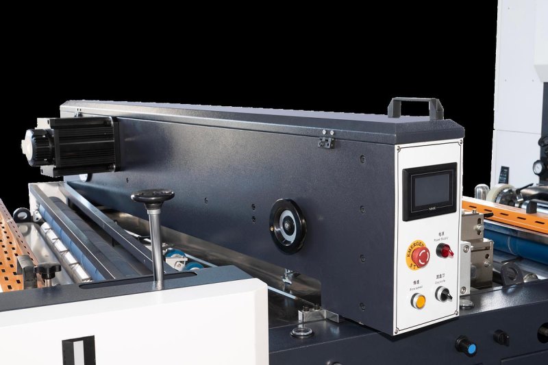 1300 HIGH-SPEED AUTOMATIC LAMINATOR