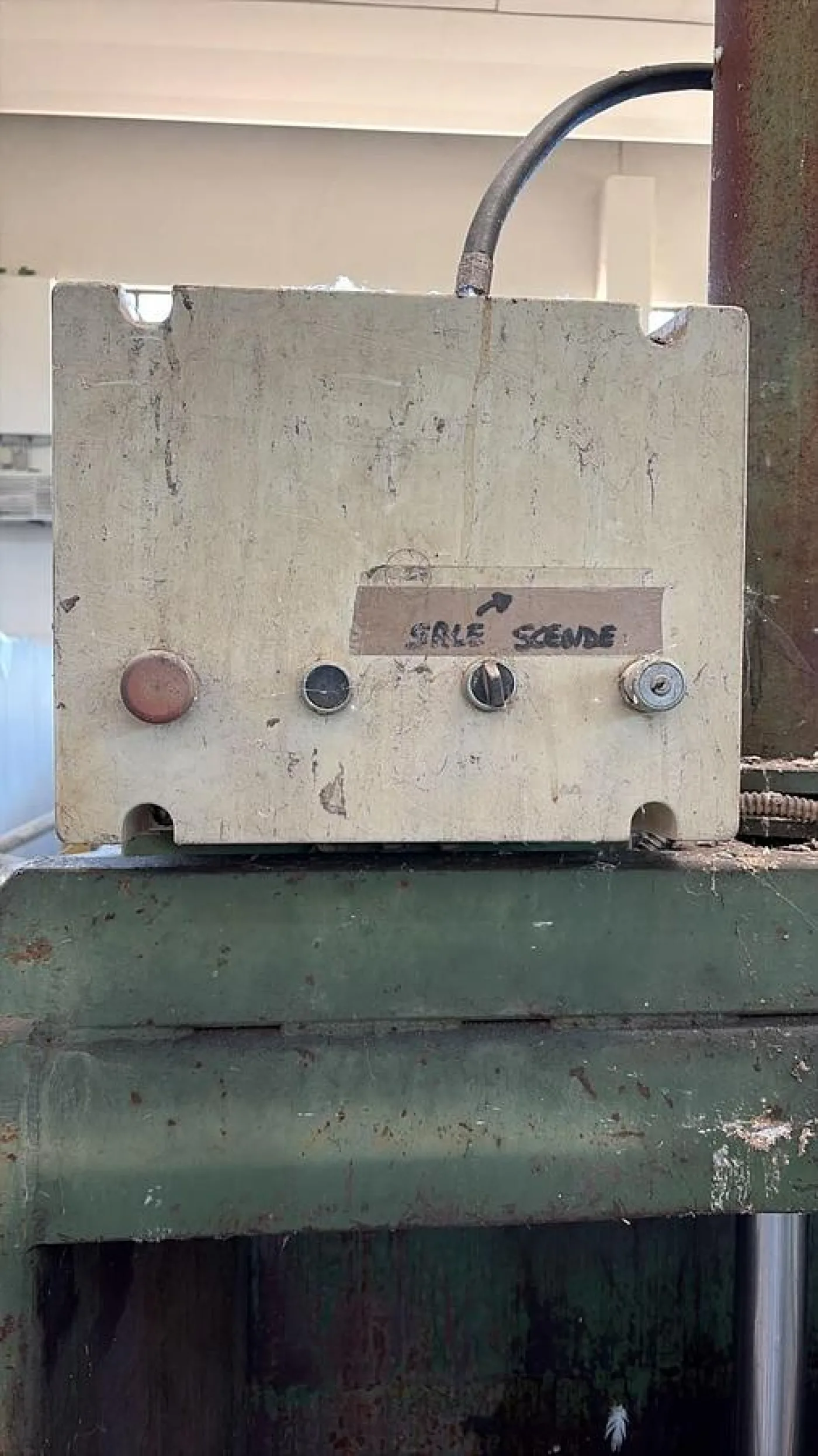 AE0204 - 3