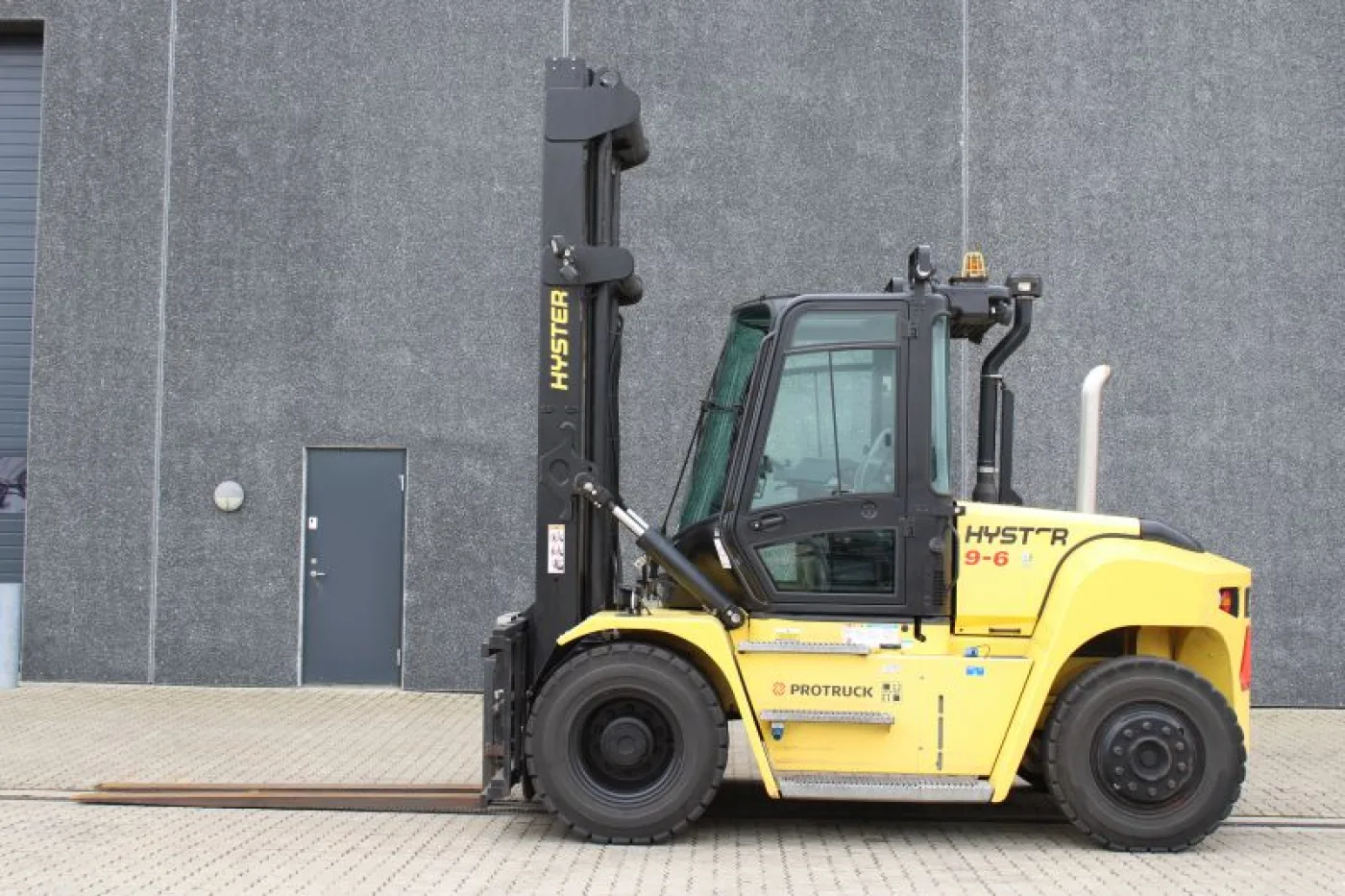 Hyster H9.00XM-6 - 1