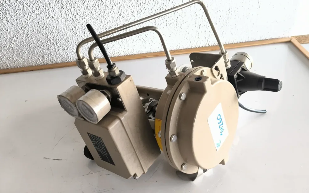 BALL VALVE SAMSON 3/4” CL300 STAINLESS STEEL 316 WITH POSITIONER 4765 AND PNEUMATIC ACTUATOR 3271