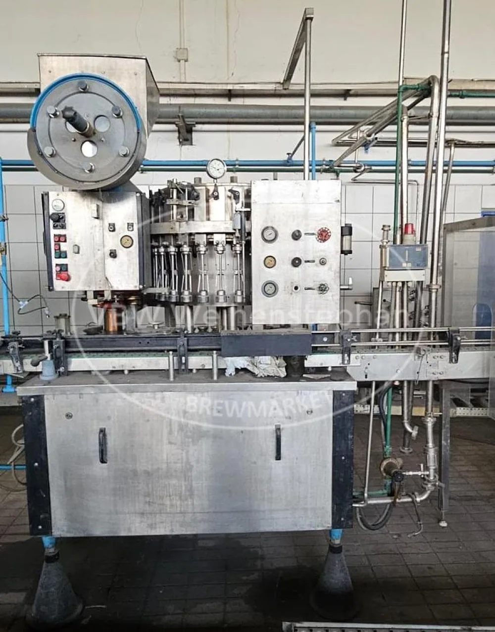 Bottle filler and capper
