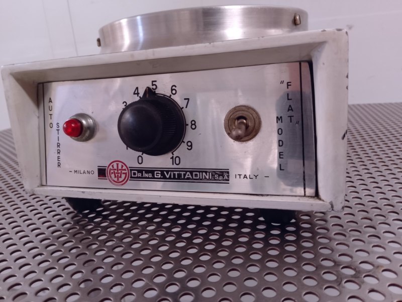 AGITATORE MAGNETICO CON PIASTRA RISCALDANTE – VITTADINI – MOD. FLAT