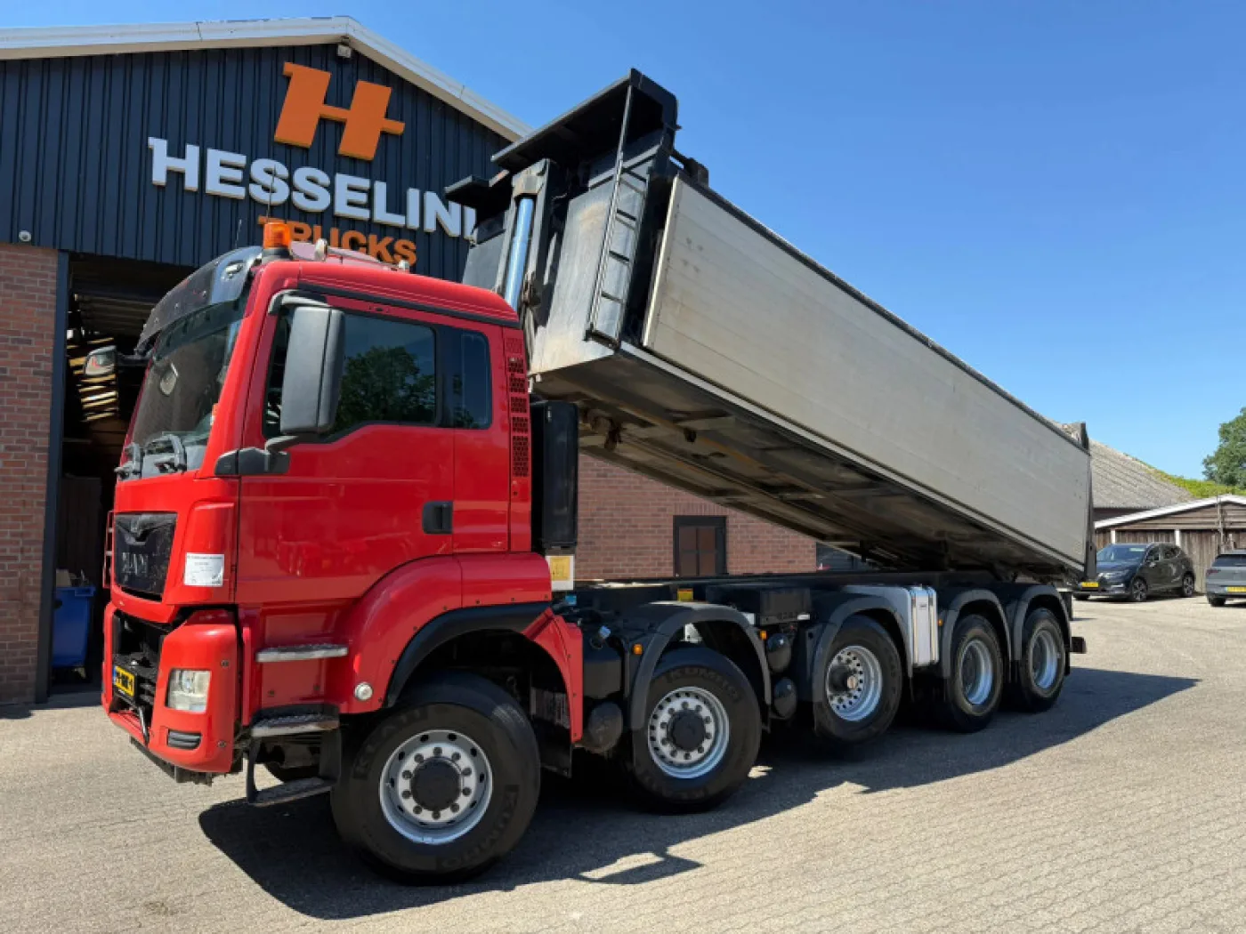 MAN TGS 49.440 10x8 24 m³ Hardox 428,901 km NL Truck - 1
