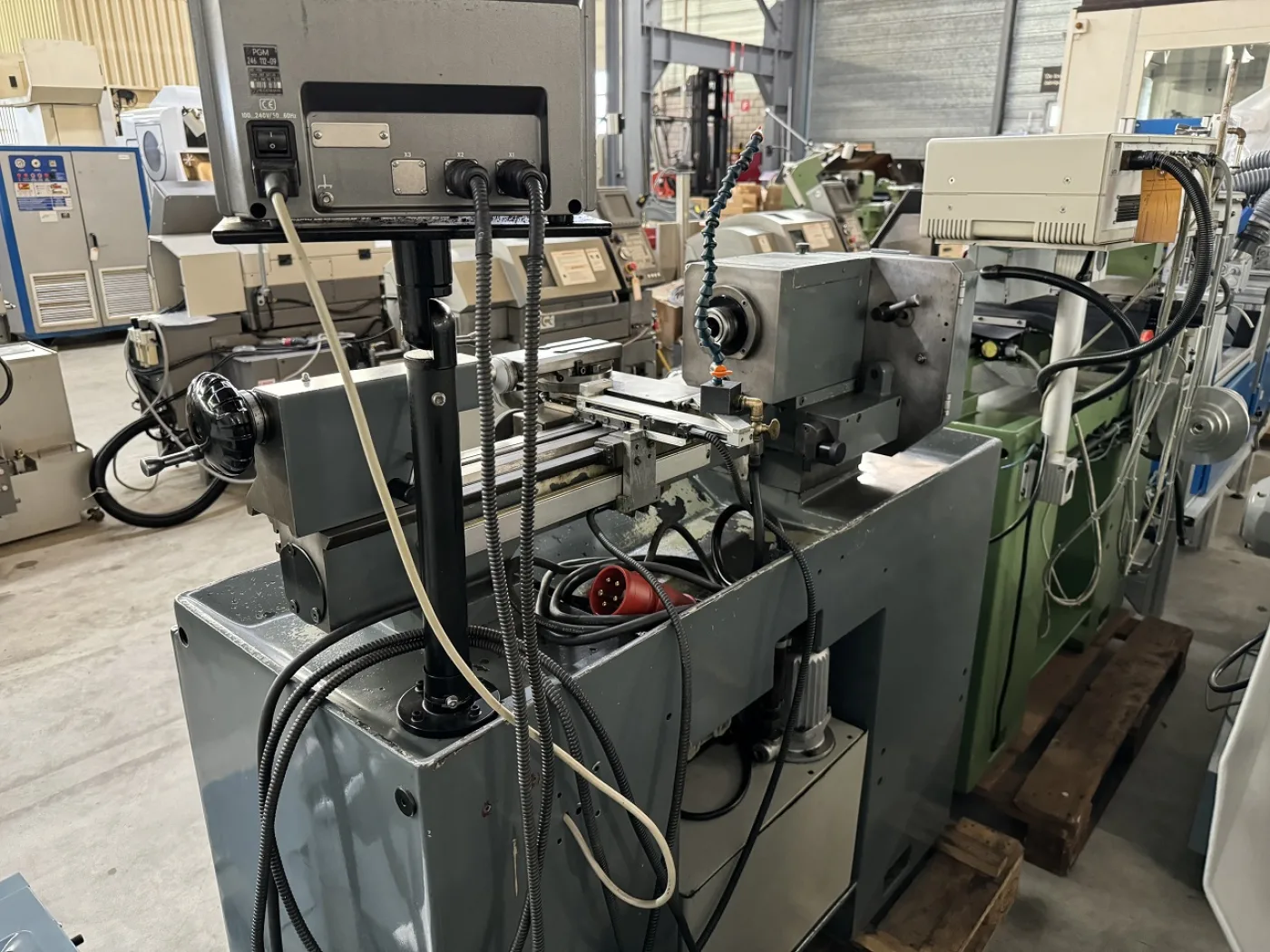 LEADSCREW LATHE “SCHAUBLIN” TYPE 102N-VM W-25 - 6