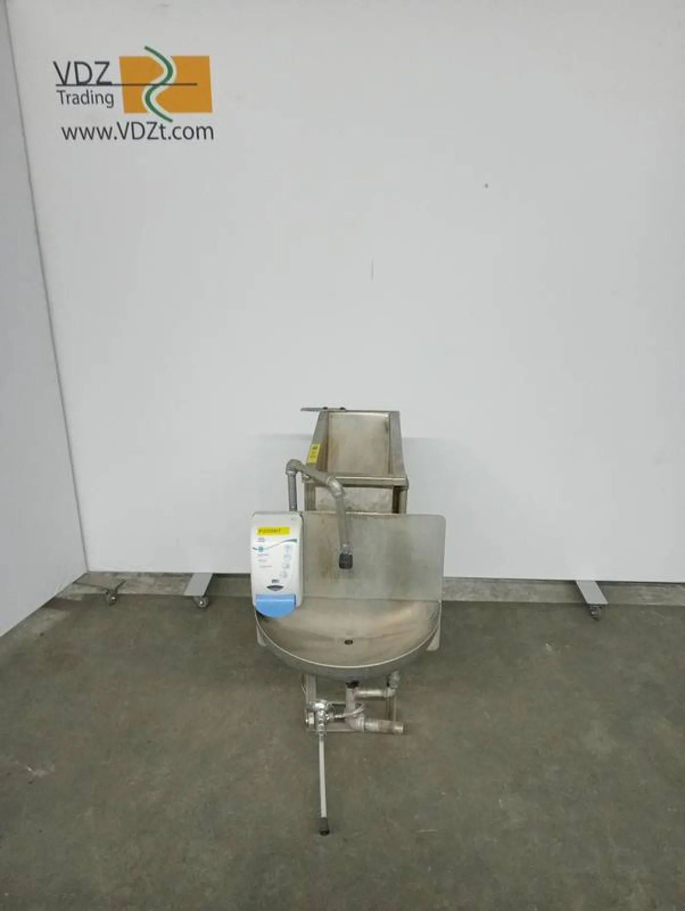 Steriliser with wash bin - 5