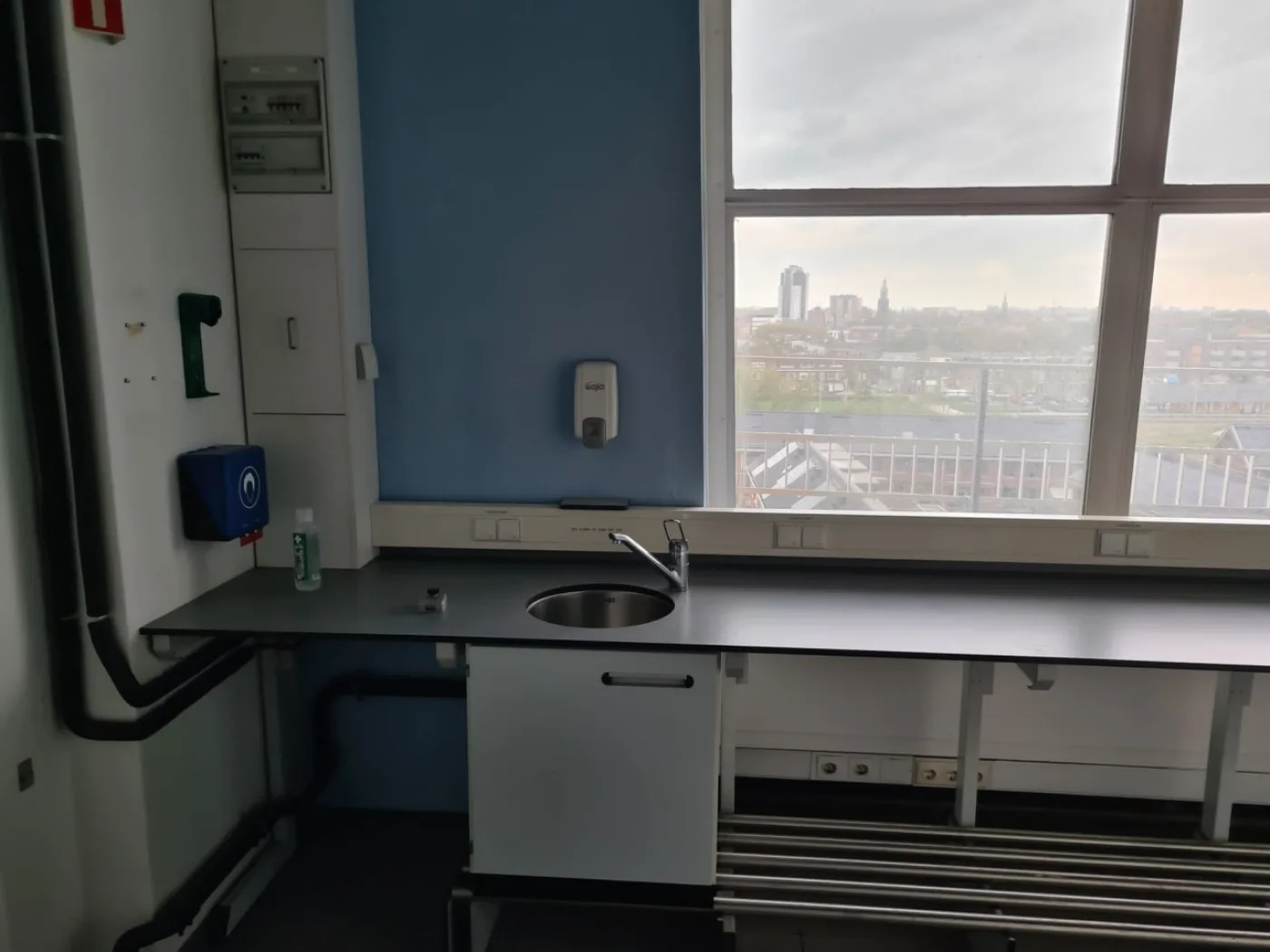 1983 – Used S+B Laboratory wall table (550 cm) - 3