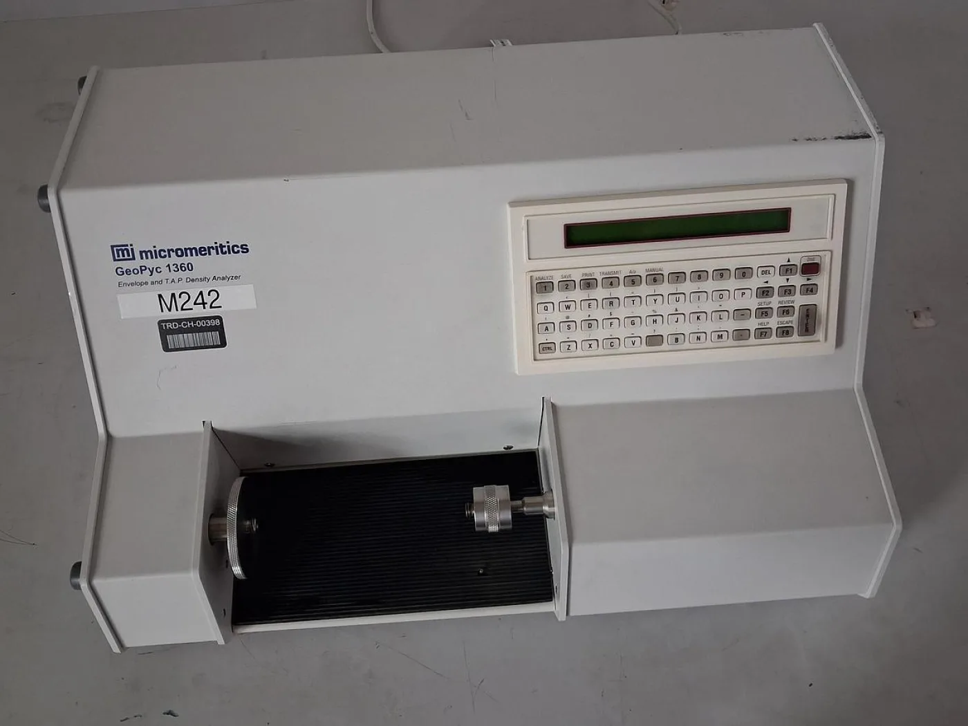 Micromeritics GeoPyc M942 Pyknometer - 2