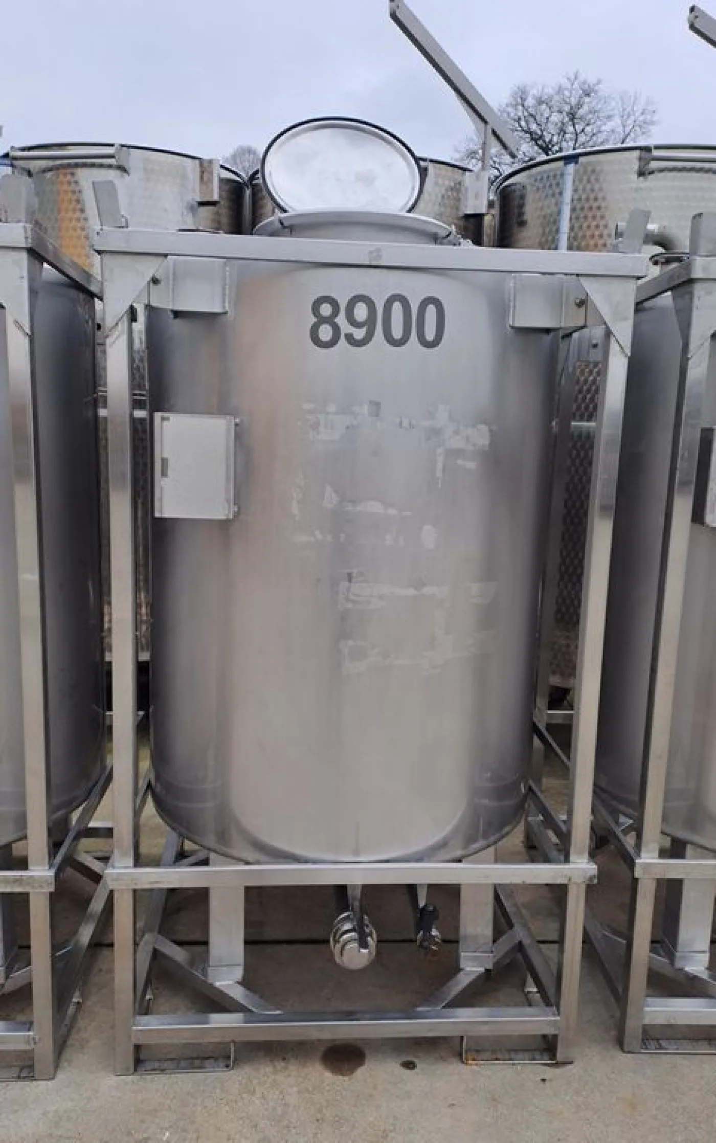 FORK-LIFTABLE/STACKABLE TANKS, CAPACITY 1000 LITERS, SECOND HAND EQUIPMENT - 2