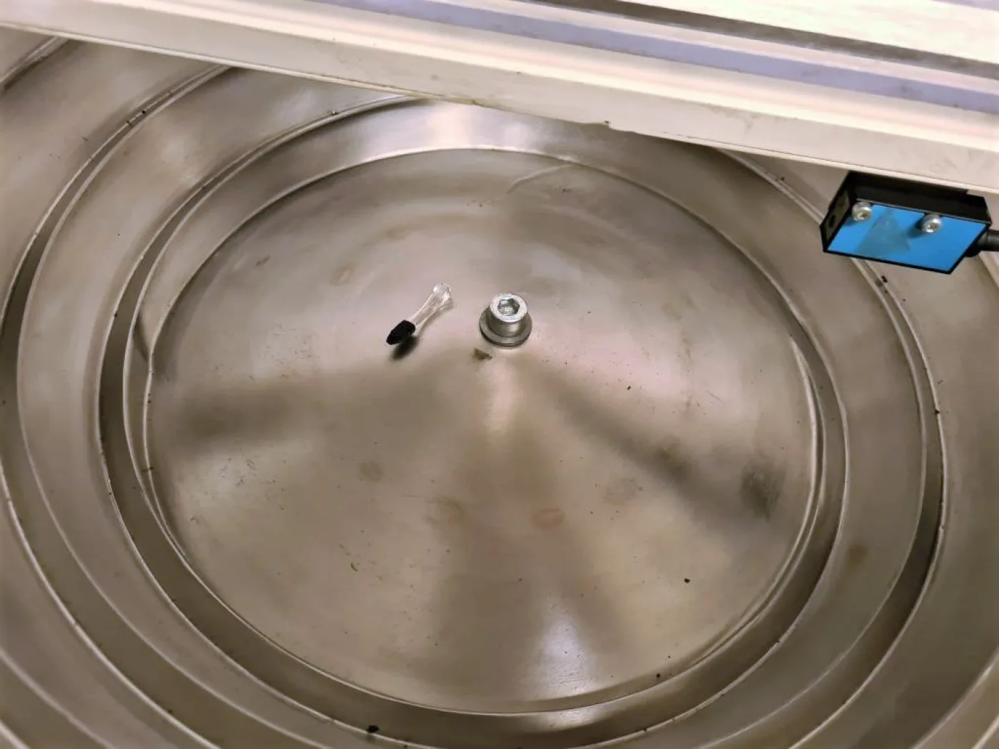 ALIMENTATORE VIBRANTE PER SPAZZOLINI – ADMV – Mod. V2M 300 - 8