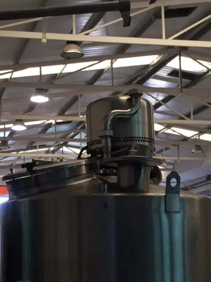 USED STAINLESS STEEL TANK 2500 LITERS