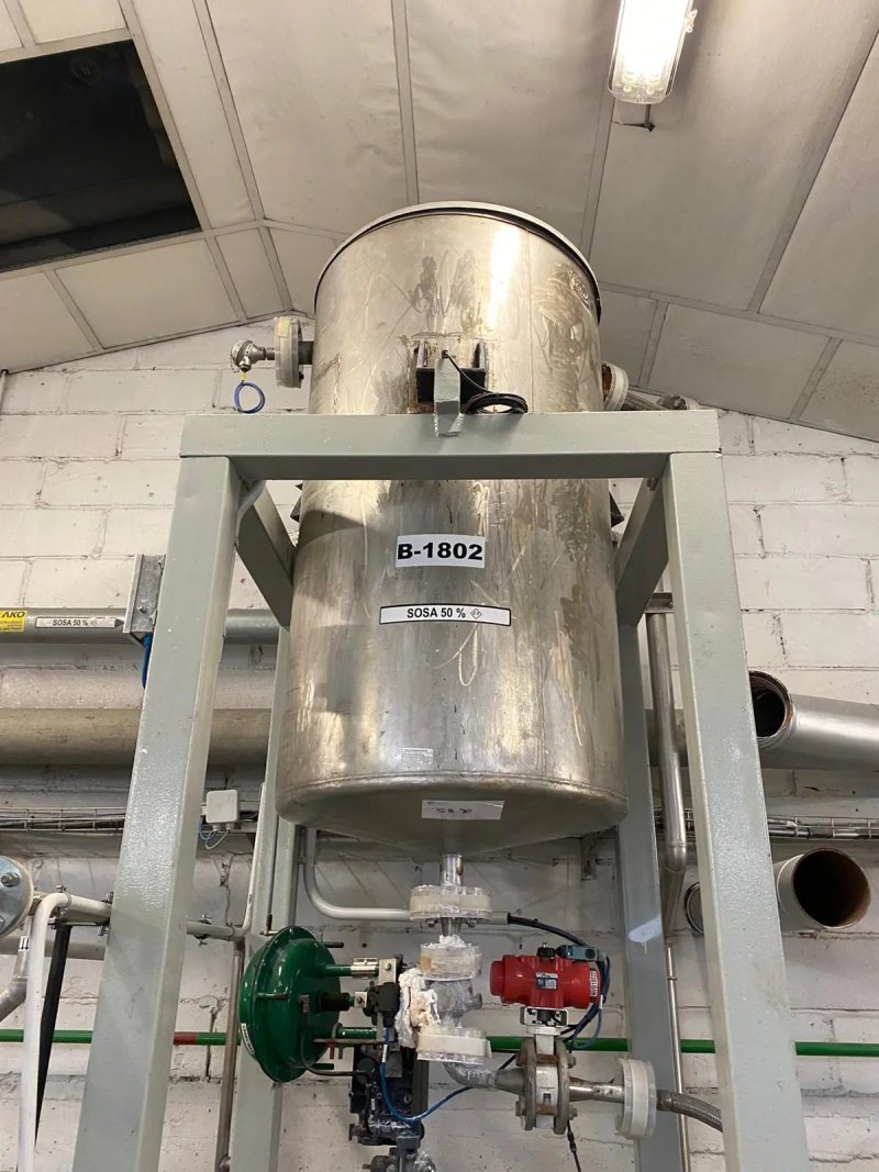 USED STAINLESS STEEL TANK 600 LITERS