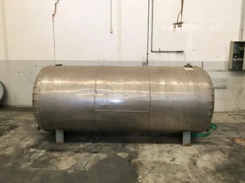 USED STAINLESS STEEL TANK 5000 LITERS