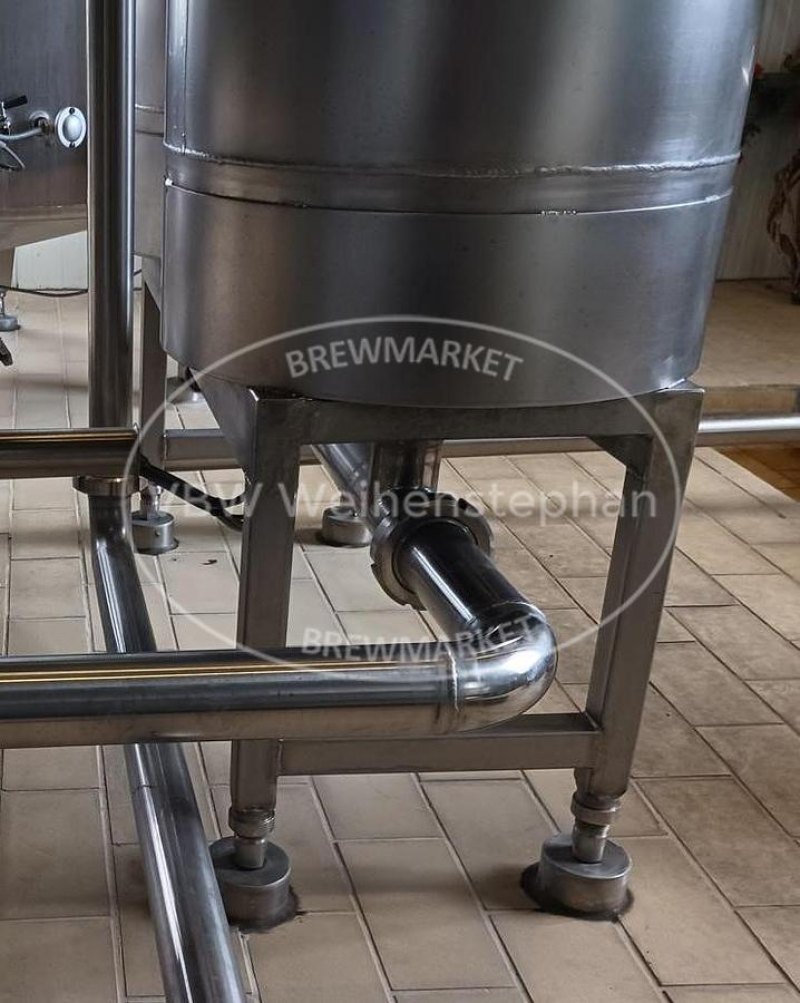 Hop dosing tanks