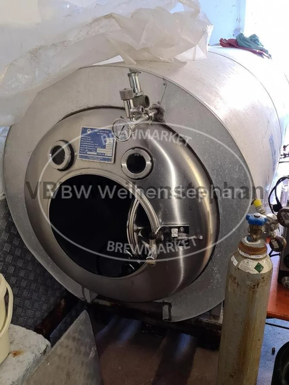 Storage tank