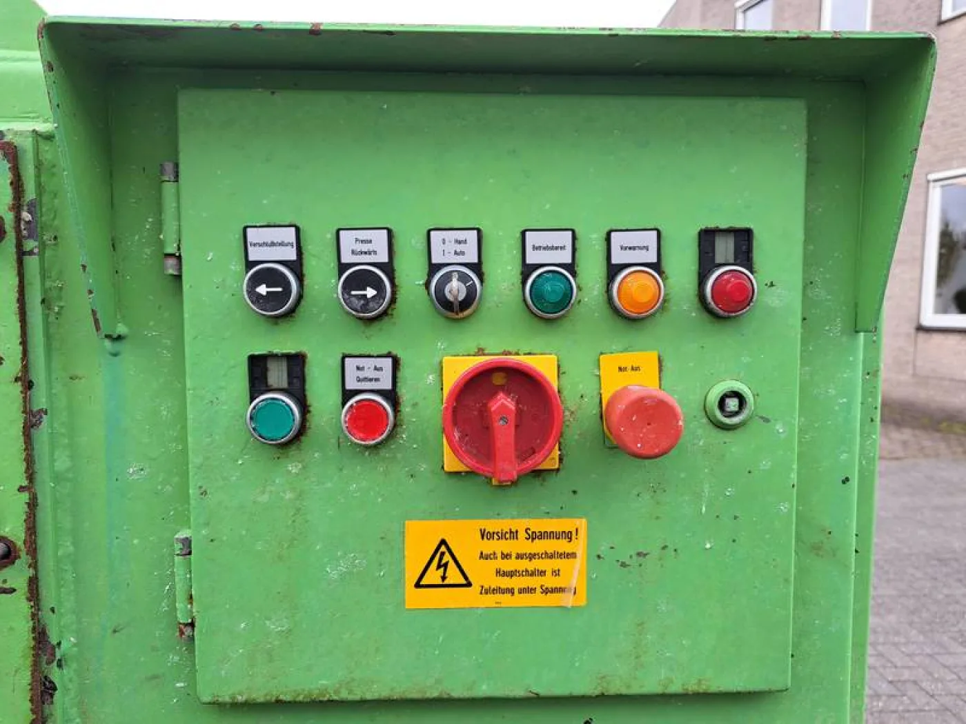 Press with container - 4