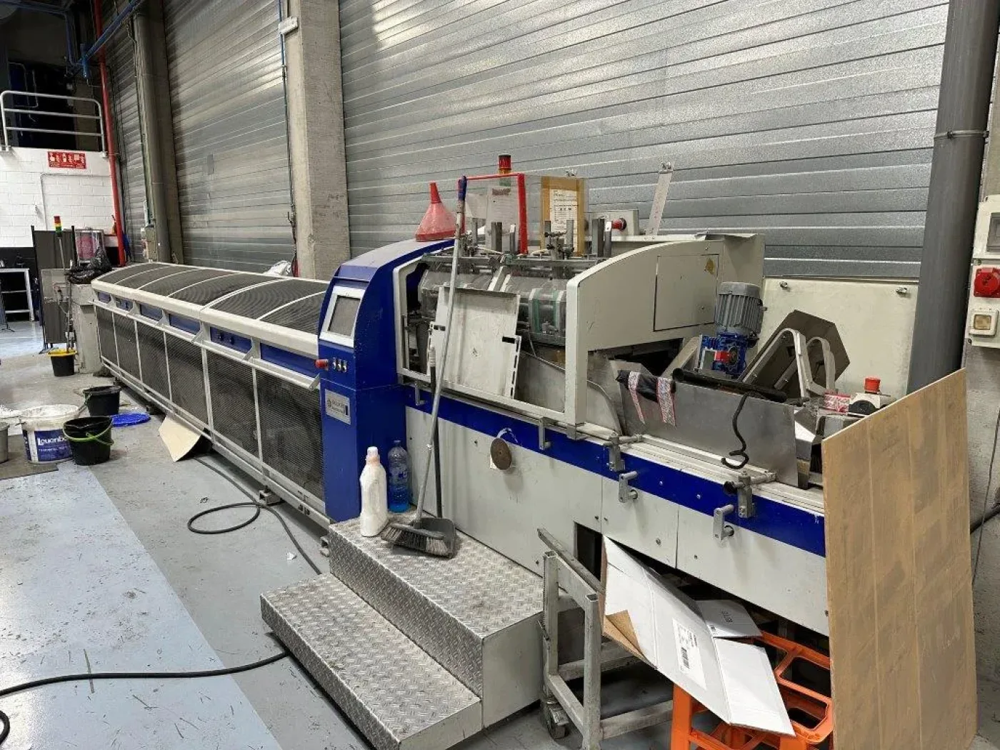 Sigloch BBL-31 bookback gluing and lining machine - 3
