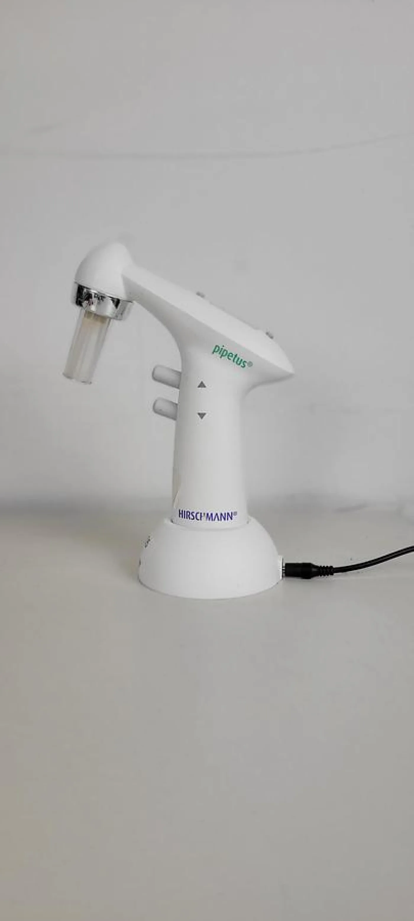 Hirschman Pipetus 100 Rechargeable Pipette Controller - 1