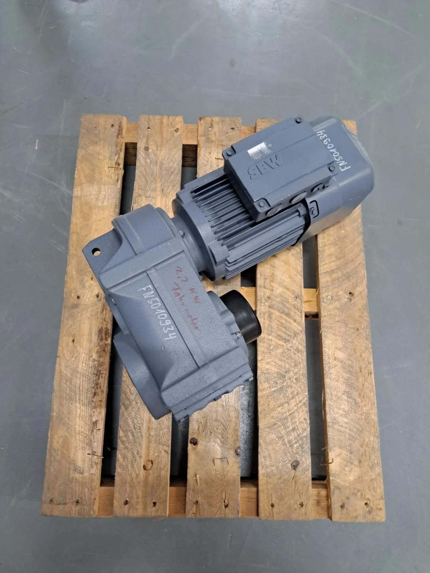 SEW Eurodrive Getriebemotor FH67DRS90L4BE2 - 4