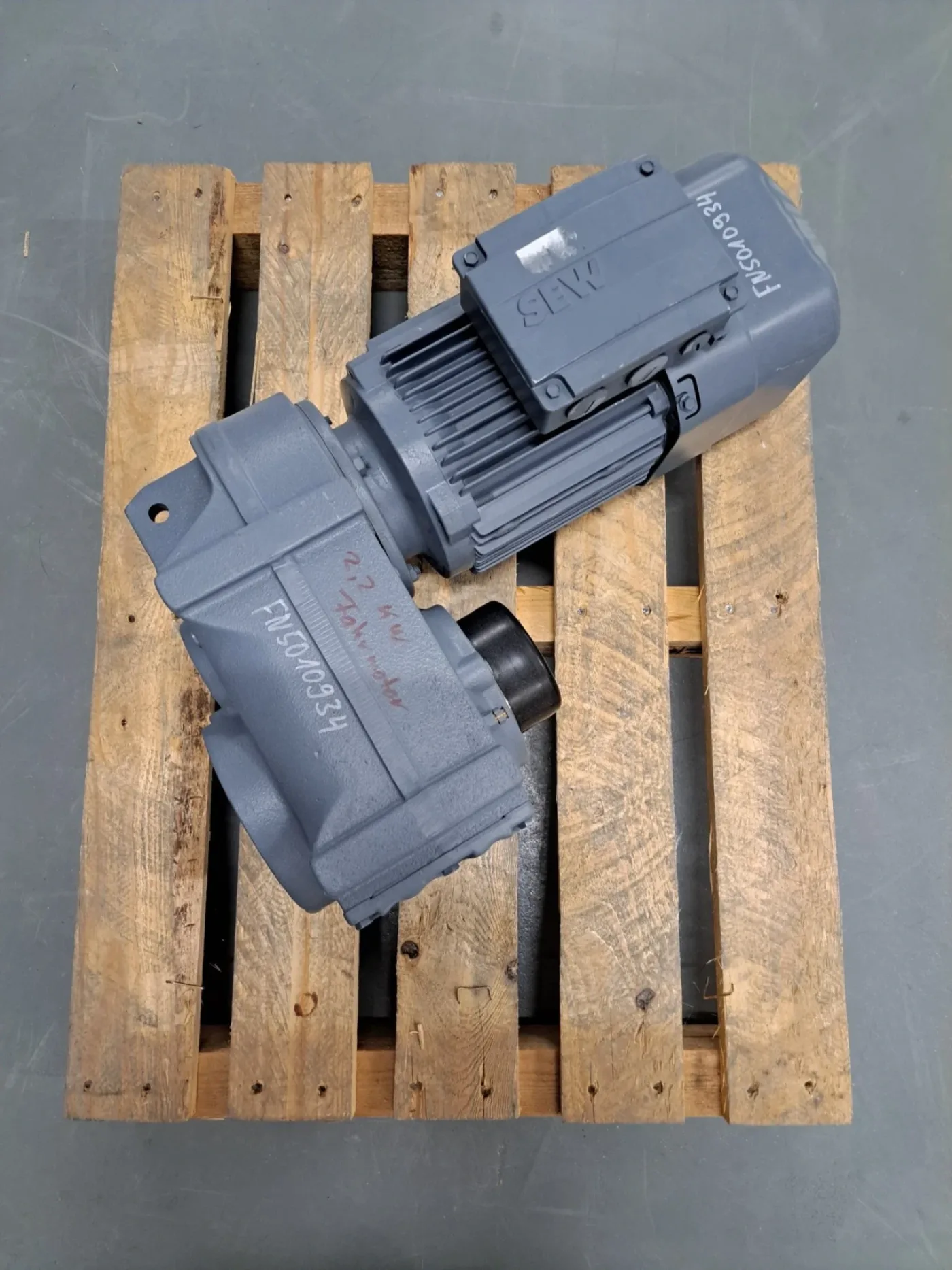 SEW Eurodrive Getriebemotor FH67DRS90L4BE2 - 2