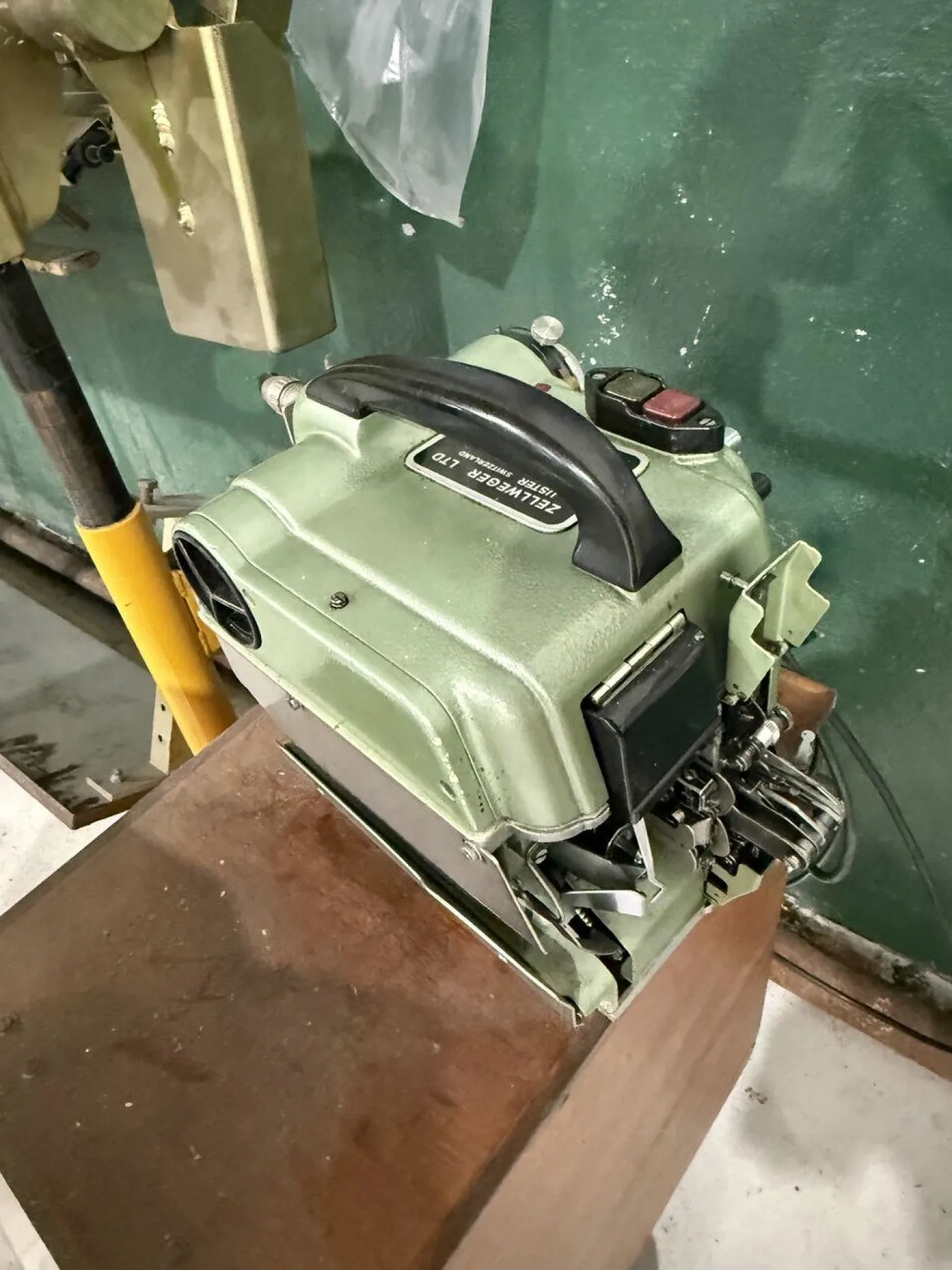 Uster - knotting machine, type UMM - 5