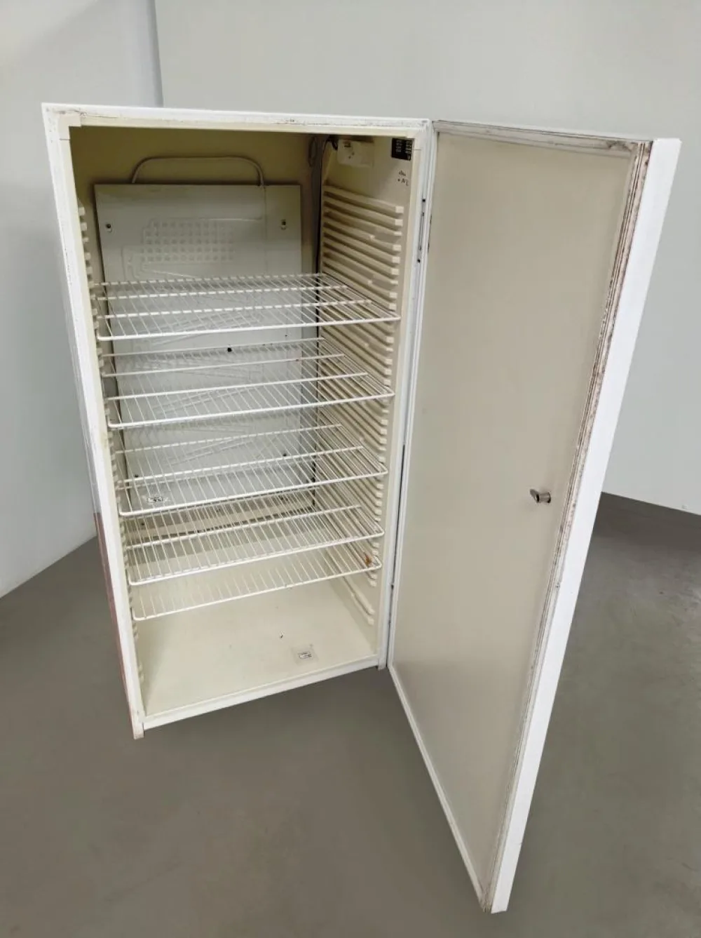 ARMADIO TERMOSTATICO – KIRSCH – MOD. STANDARD 430