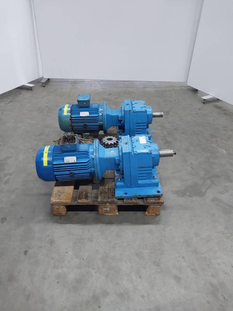 Electric motor with gearbox
