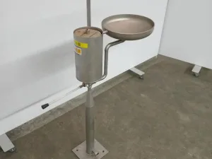 Wash basin with sterilizer