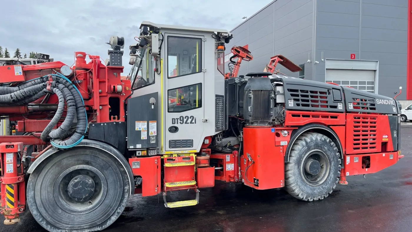 Sandvik LH410 Underground Loader - 8