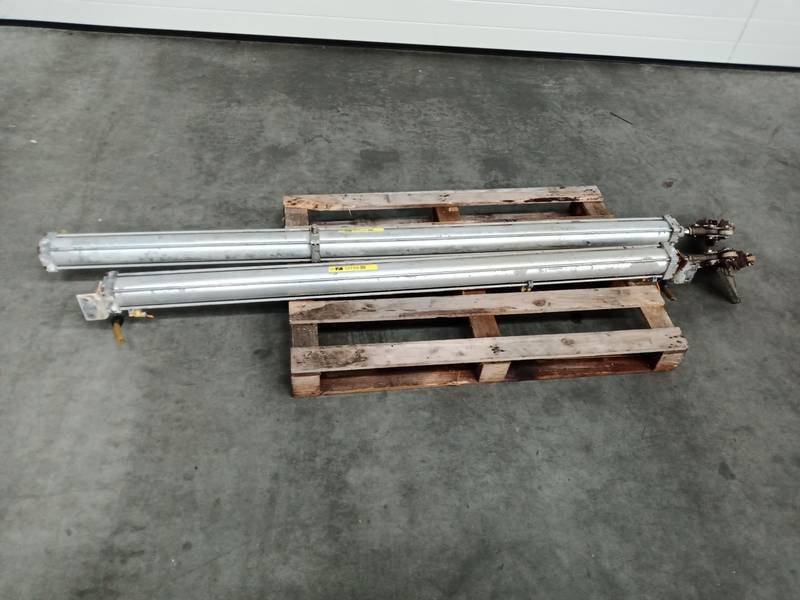 Cylinders for walking beam conveyor