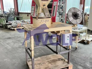 Mandelhobelmaschine BAUERMEISTER - Type MHO-22 mit zwei Schneidscheiben.