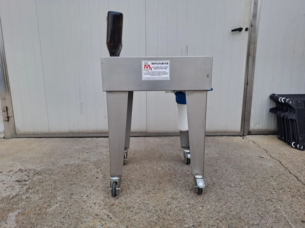STAINLESS STEEL SEMIAUTOMATIC RINSING MACHINE, “MOD MF” WITH 2 WATER RINSING NOZZLES, SECOND HAND MACHINE