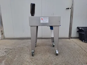 STAINLESS STEEL SEMIAUTOMATIC RINSING MACHINE, “MOD MF” WITH 2 WATER RINSING NOZZLES, SECOND HAND MACHINE