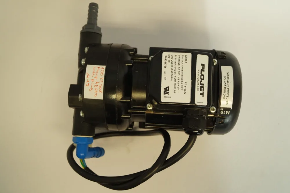 Agfa Elantrix 150 HX Druckplattenentwicklungsmaschine Pumpe Flojet AD 550 mit Stecker Nr. 10022908