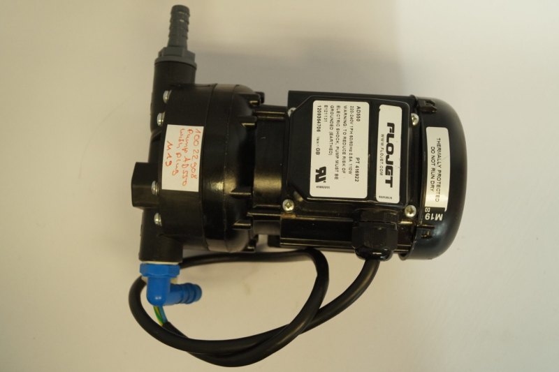 Agfa Elantrix 150 HX Druckplattenentwicklungsmaschine Pumpe Flojet AD 550 mit Stecker Nr. 10022908