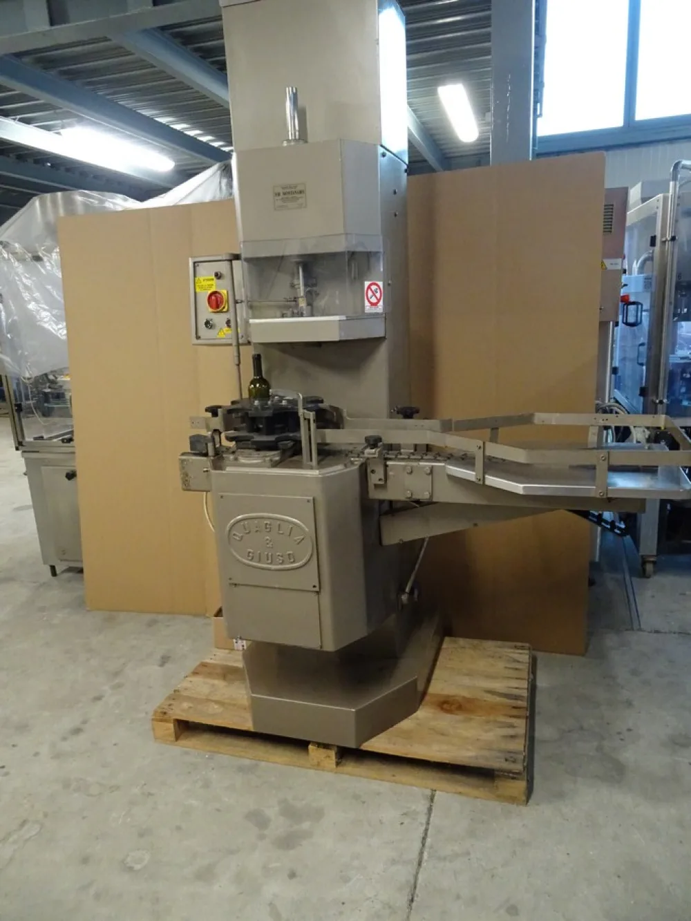 AUTOMATIC CORKING MACHINE FIRM QUAGLIA AND GIUSO, SINGLE HEAD FOR NATURAL CORK, SECOND-HAND MACHINE