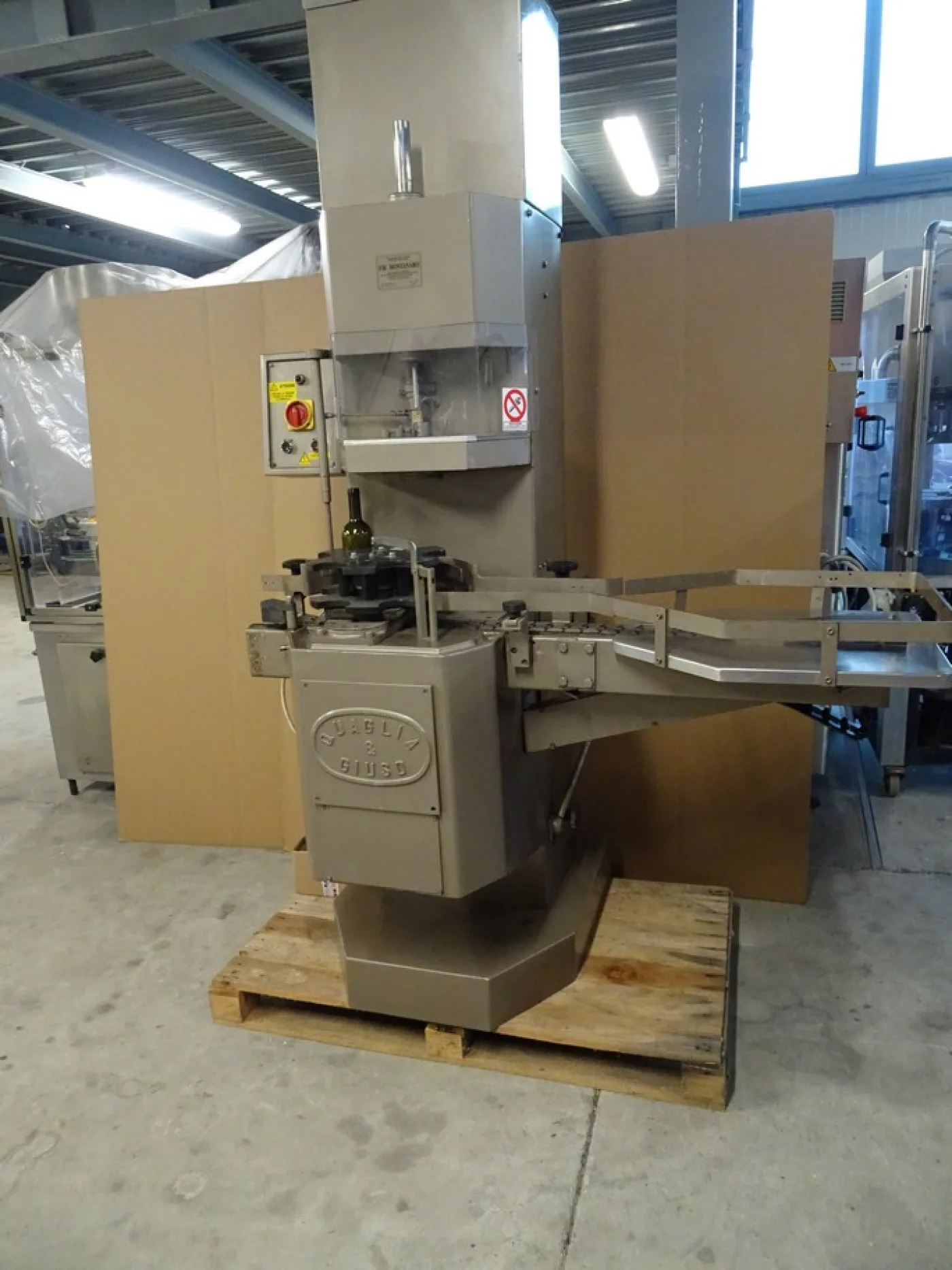 AUTOMATIC CORKING MACHINE FIRM QUAGLIA AND GIUSO, SINGLE HEAD FOR NATURAL CORK, SECOND-HAND MACHINE - 1