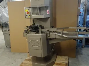 AUTOMATIC CORKING MACHINE FIRM QUAGLIA AND GIUSO, SINGLE HEAD FOR NATURAL CORK, SECOND-HAND MACHINE