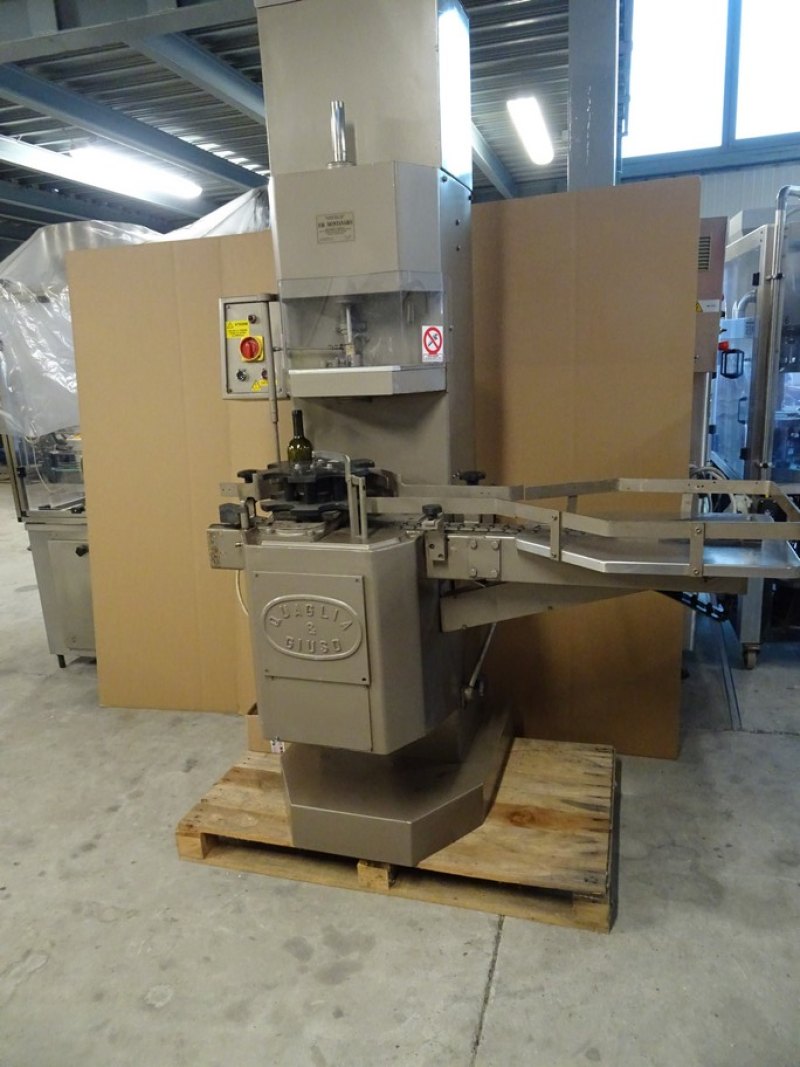 AUTOMATIC CORKING MACHINE FIRM QUAGLIA AND GIUSO, SINGLE HEAD FOR NATURAL CORK, SECOND-HAND MACHINE