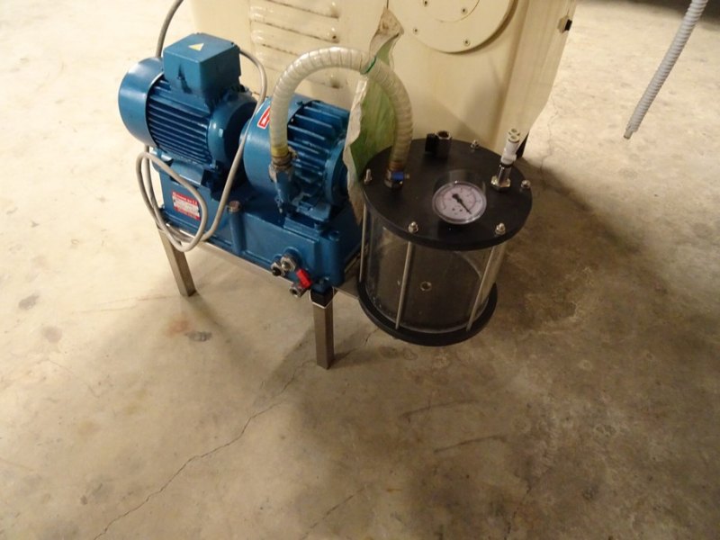 AUTOMATIC CORKING MACHINE BERTOLASO, MODEL SUPER GLORIA 108, MONOHEAD FOR NATURAL CORKS, SECOND-HAND MACHINE