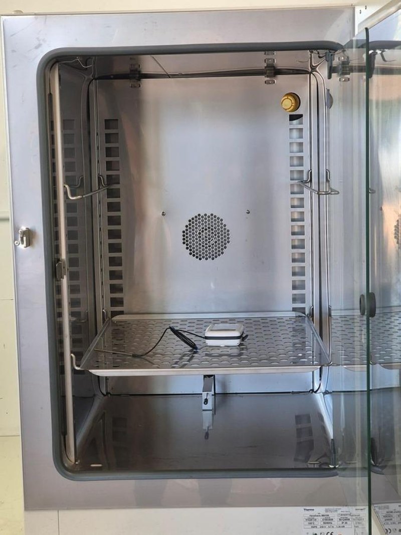 Thermo Scientific IMH180 Heratherm Incubator